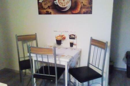 Kleines Zwischen Ega Und Messe Apartment Erfurt